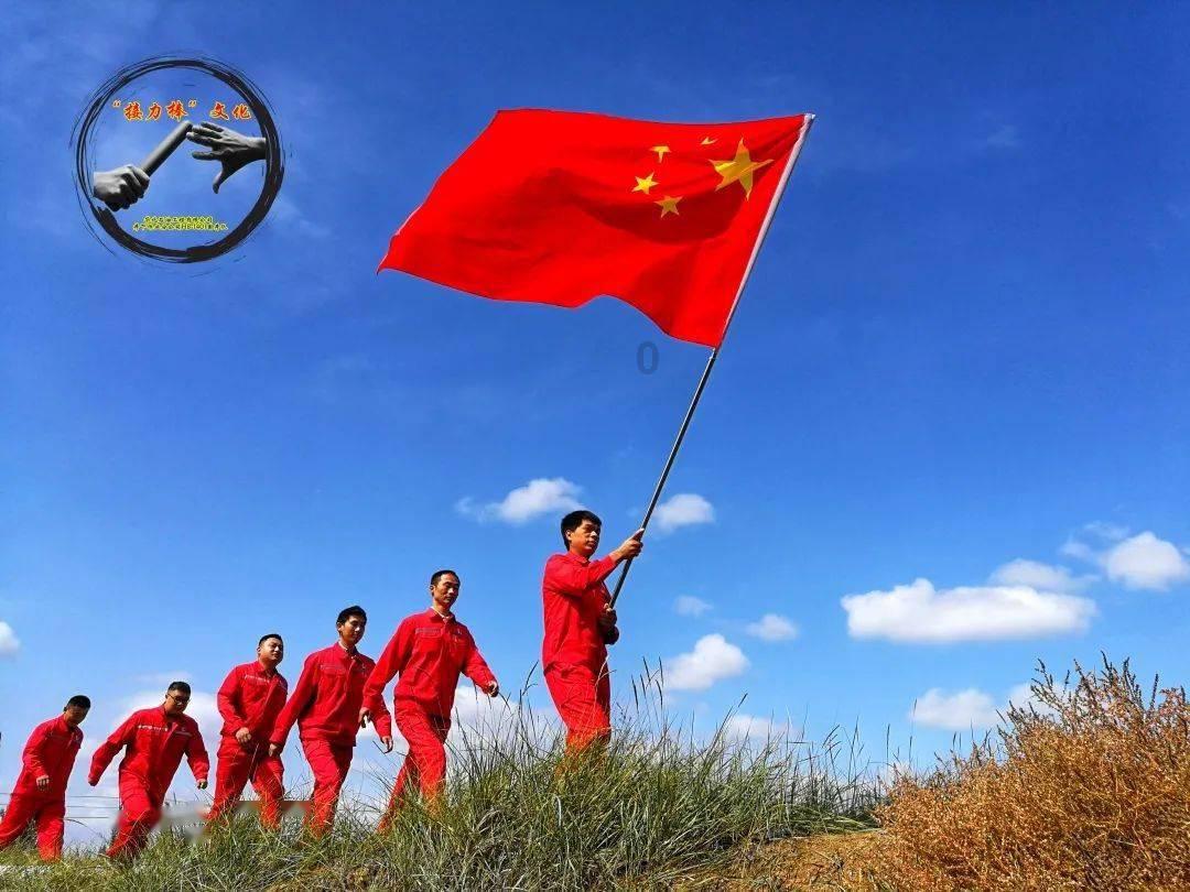 在工作时遇到了麻烦，该怎样向同事寻求帮助？游戏画面