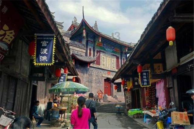 既可以可爱清纯，也能性感魅惑的女生——刘品言